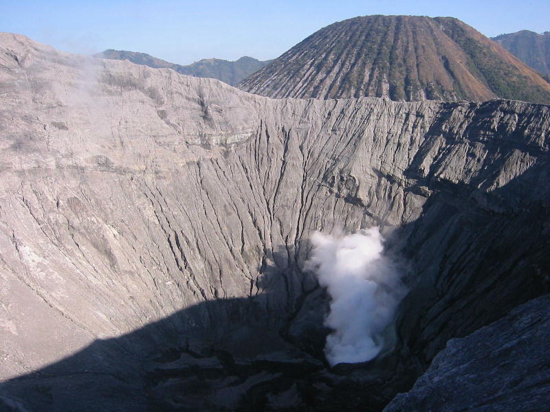 Active crater (Bromo, Java).JPG