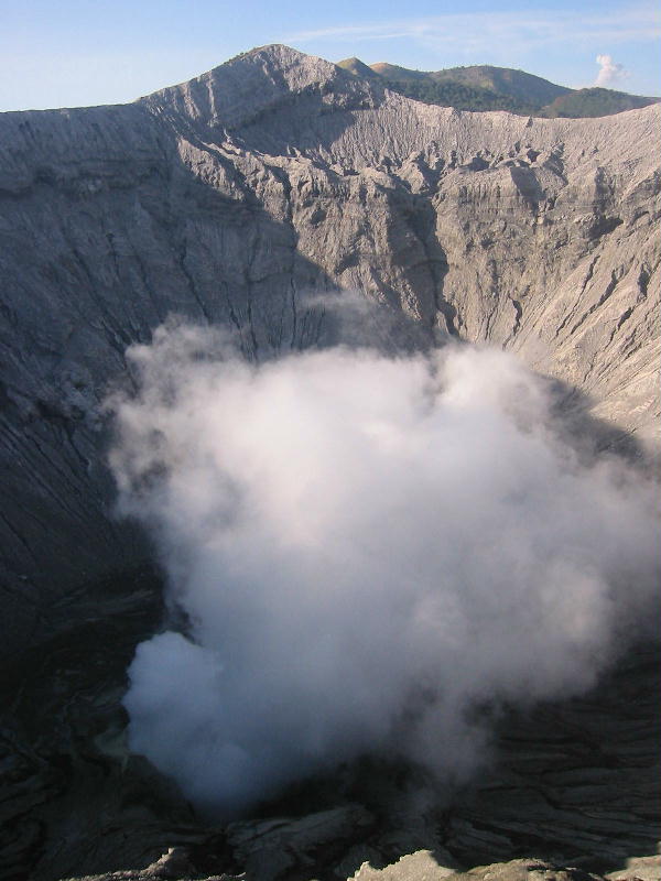 Active crater 2 (Bromo, Java).JPG