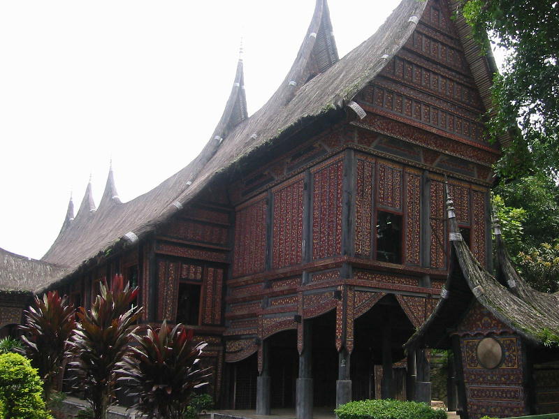 Batak house (Bukittinggi, Sumatra).JPG