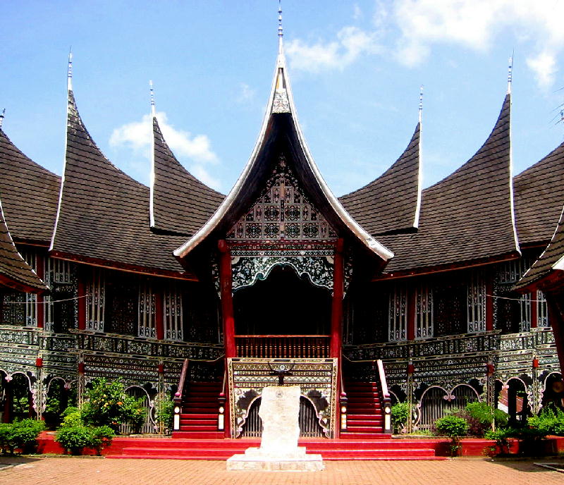 Batak house 2 (Bukittinggi, Sumatra).jpg