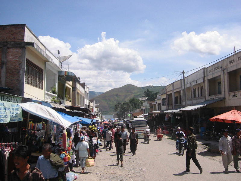 Market street (Lake Toba, Sumatra).JPG