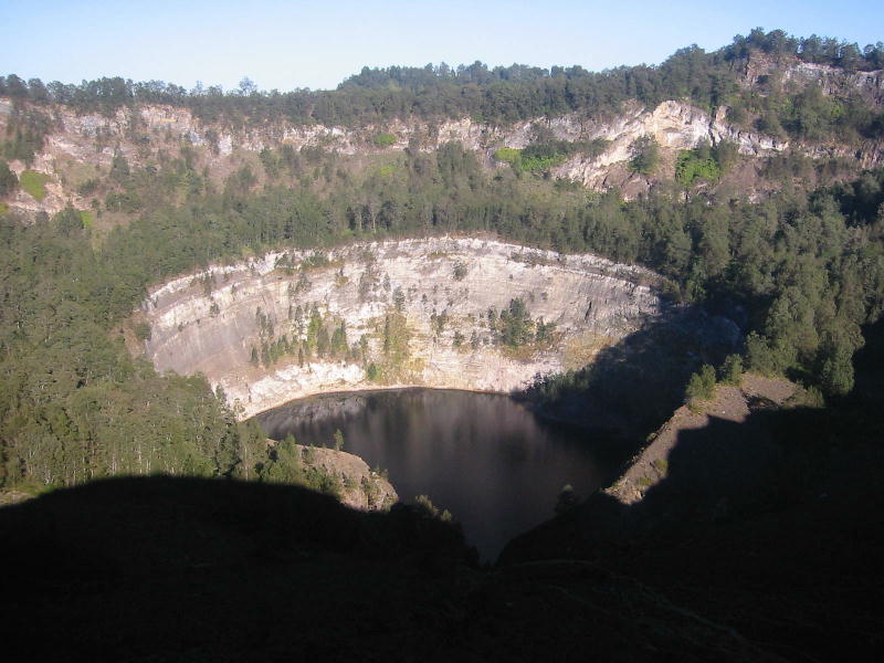 One colour of Kelimutu (Kelimutu, Flores).JPG