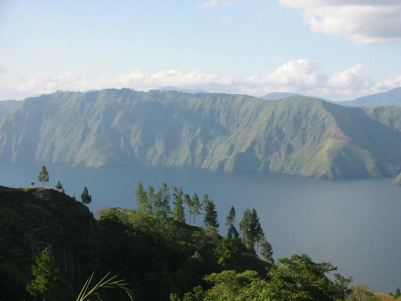 Outer crater 5 (Lake Toba, Sumatra).JPG