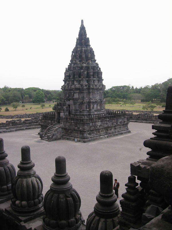 Prambanan (Yogya, Java).JPG