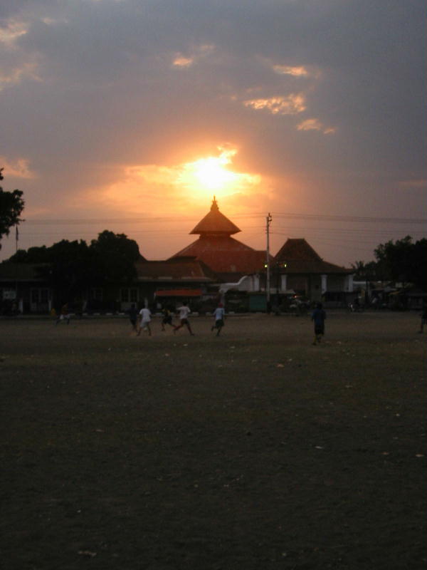 Sunset in Yoyga (Yogyakarta, Java).JPG