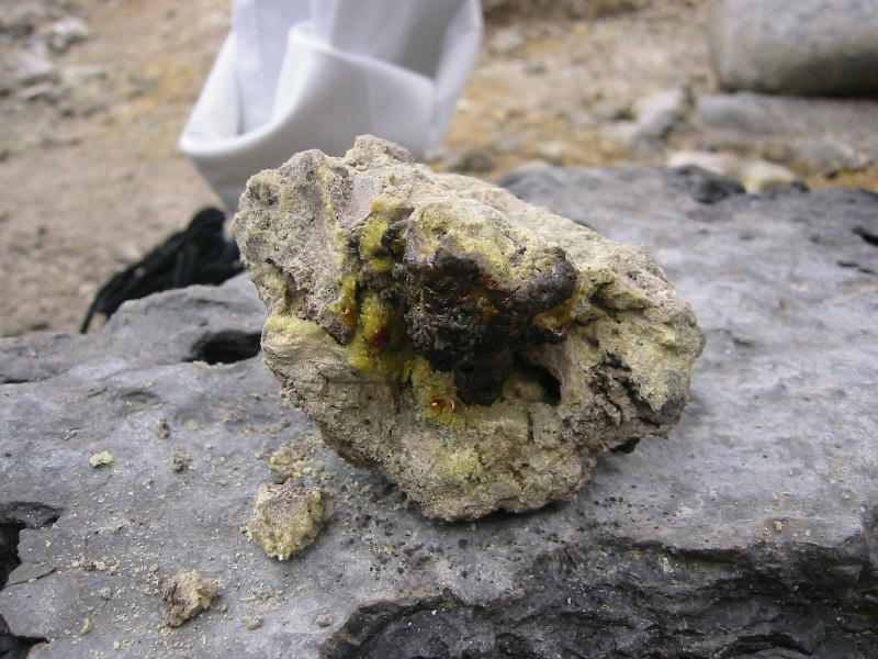 Volcanic reaction (Bandungr, Java).JPG