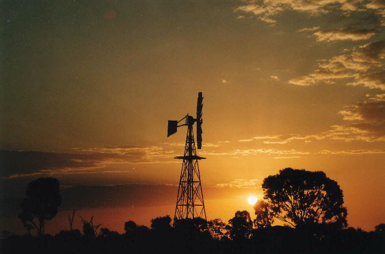 Windmill sunset (Outback).jpg