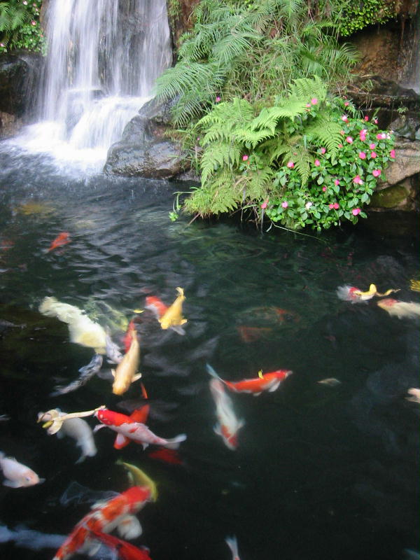 Temple fountain (Taipei).JPG